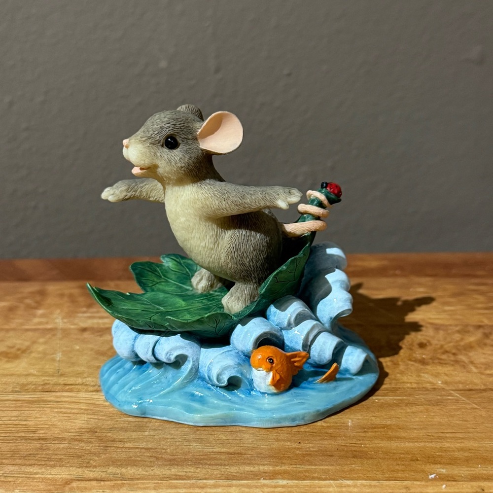 Charming Tails “Hang Ten” Figurine #83/103 Fitz & Floyd Surf Summer 🏄‍♂️
